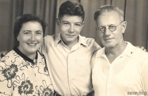 Matias Marienstras with his wife Kazimiera and son Grzegorz Janusz (photo from the private collection of Zvi Mariański)